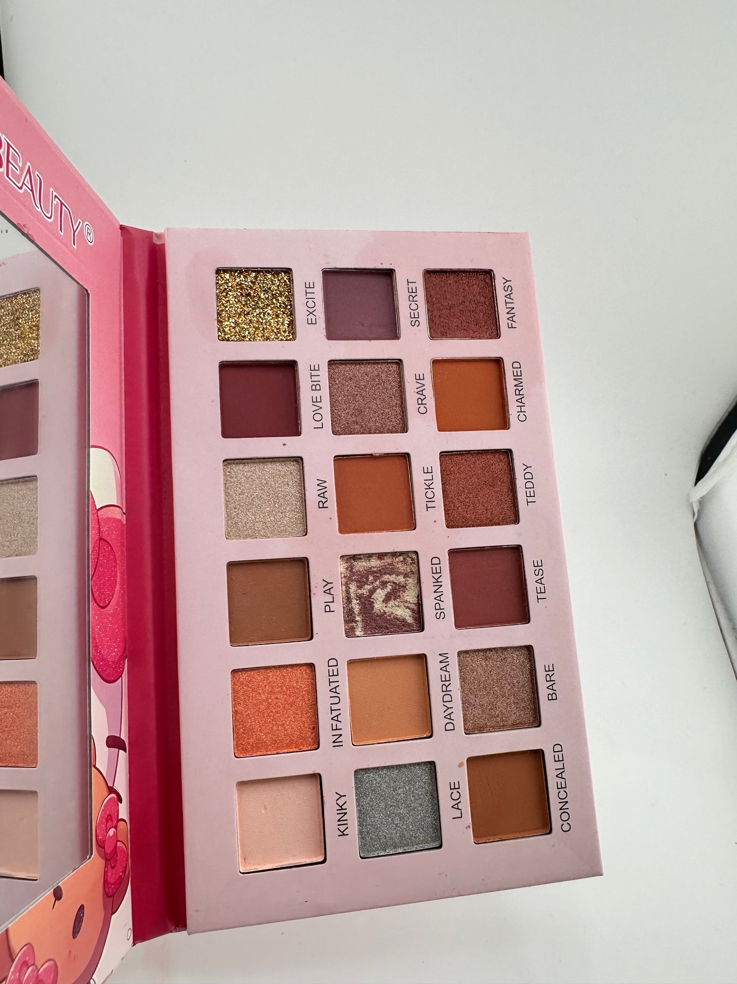 4 Pack HK Eyeshadow Palettes