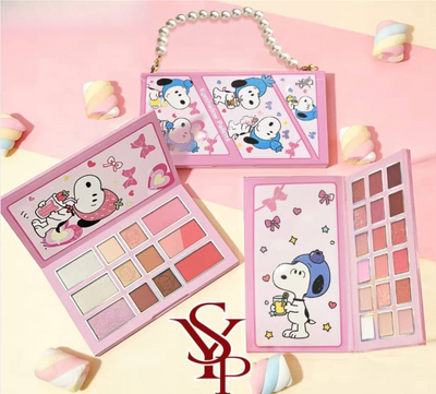 Eyeshadow palette with strap