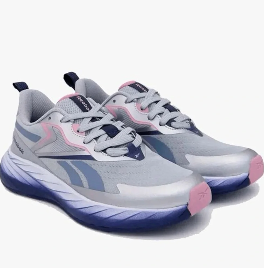 New in box! Authentic Shoes for women reebo- Size 6 Womens